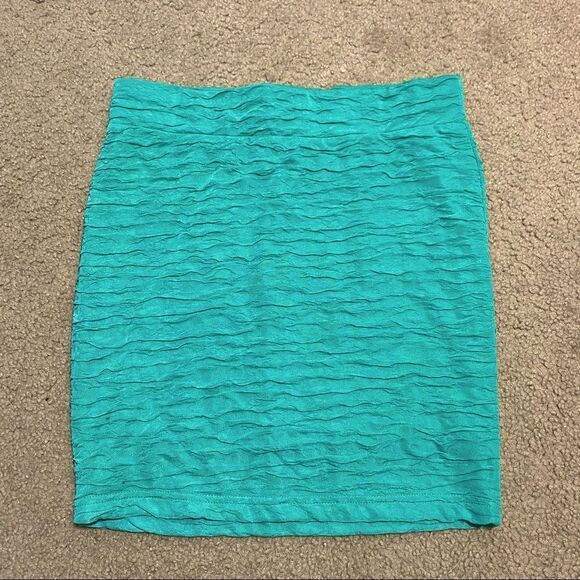 Forever 21 Mint Green Fishscale Pencil Skirt - Picture 2 of 3